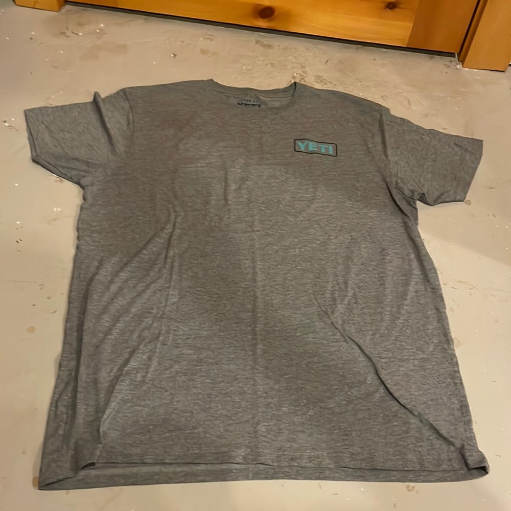 Yeti tshirt XL